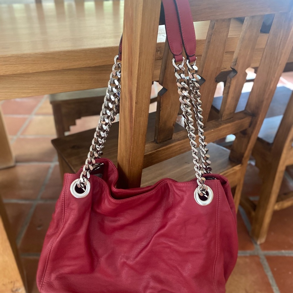 Valentino Leather Tote. Perfect for Fall π Trendy color for the season - Picture 3 of 10